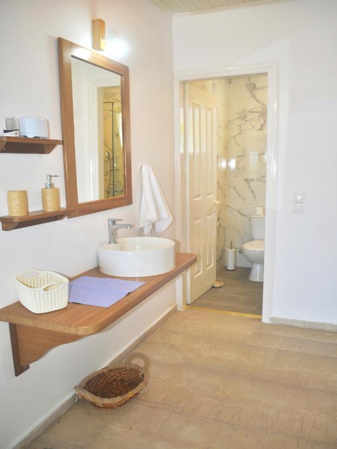 Beachfront Vacation Home Eftichia Agios Gordios  Exterior photo